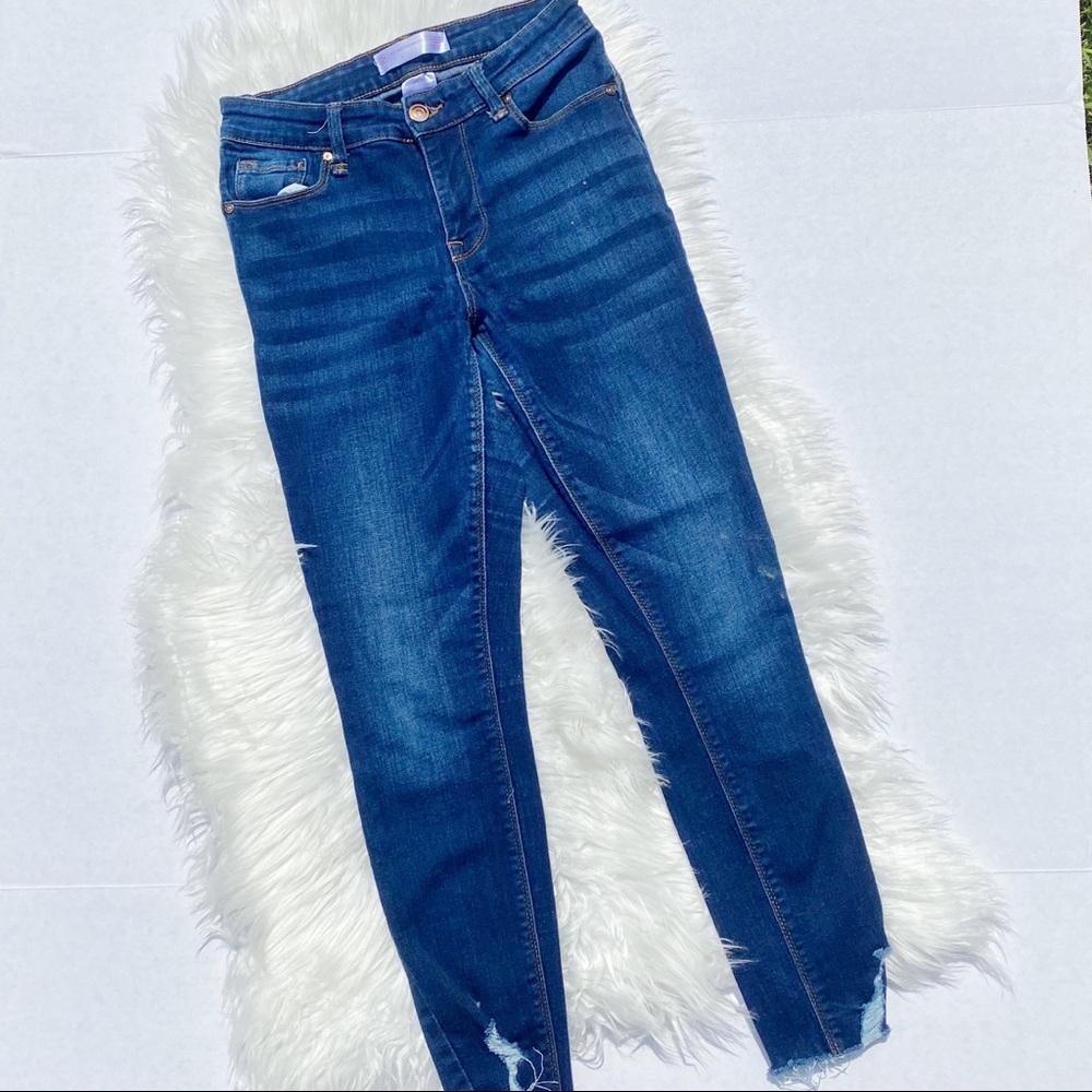 No Boundaries distressed ankle jeans